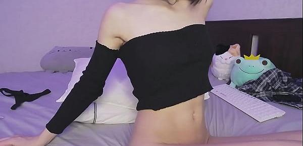  WATCH MY GF! the worlds cutest teen pussy on cam